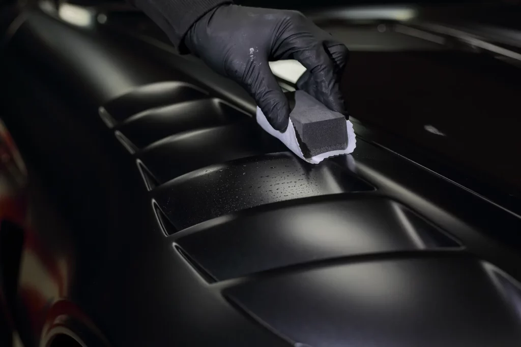 Cire Swissvax application vehicule - Precious Cars Le Mans