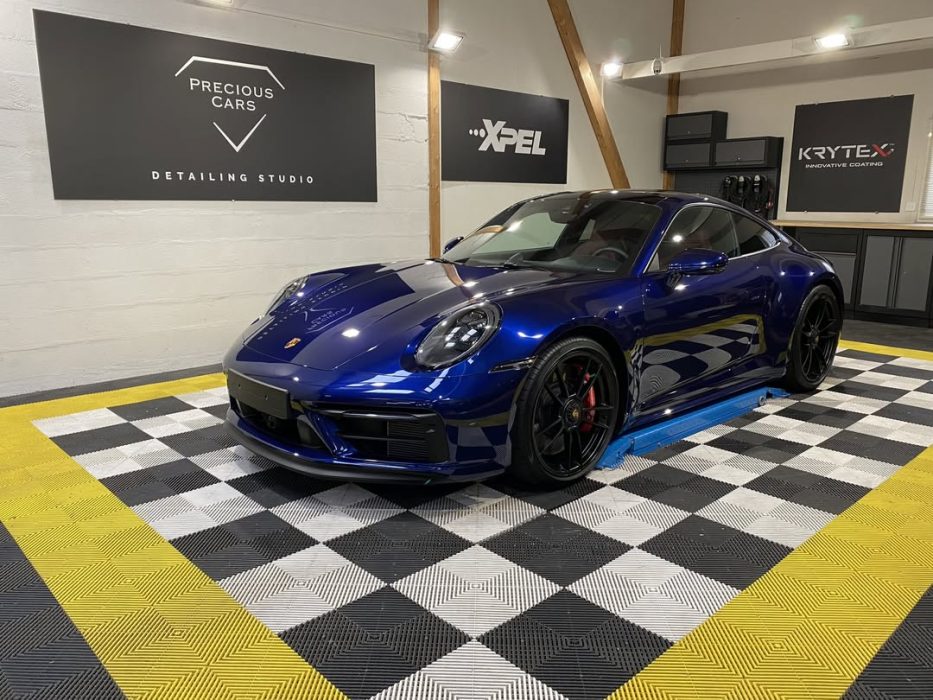 Porsche 911 Carrera 4 GTS (992) Precious Cars